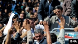 محمود احمدی‌نژاد در سفر به مشهد