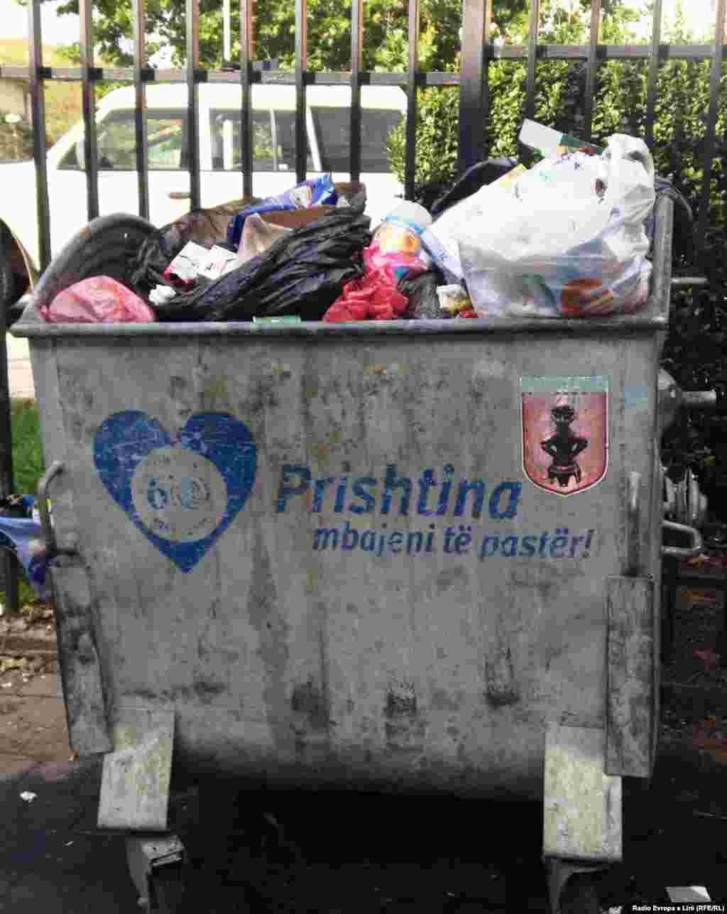Kjo është një pamje e kontenjerëve, pak më larg qendrës...