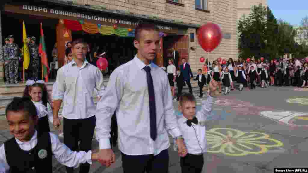 Немного милитаризма в первый день учебы 