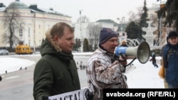 Аляксандар Кабанаў (з мэгафонам).