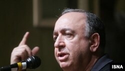 بهمن فرمان‌آرا، کارگردان «خانه‌ای روی آب»