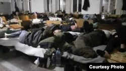 Imagine dintr-un lagăr „de filtrare” rusesc, Bezimenne, regiunea Mariupol