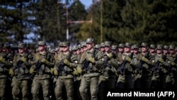Pjesëtarë të Forcës së Sigurisë së Kosovës gjatë një ceremonie zyrtare.
