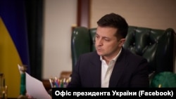 Указ президента набув чинності з дня його опублікування.