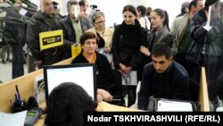 Депутаты от большинства не поддержали коллег от меньшинства. Законопроект «бесплатных денег», на обсуждение которого ушли время и силы народных избранников, так и не был допущен к голосованию