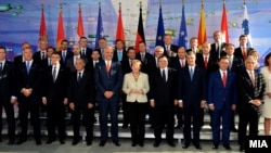 Liderët e Ballkanit Perëndimor dhe ish-kancelarja gjermane Angela Merkel në Samitin - Ballkani Perëndimor në Berlin, 28 gusht 2014.