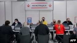 Sok boszniai Szerbiába utazott, hogy beoltassa magát.