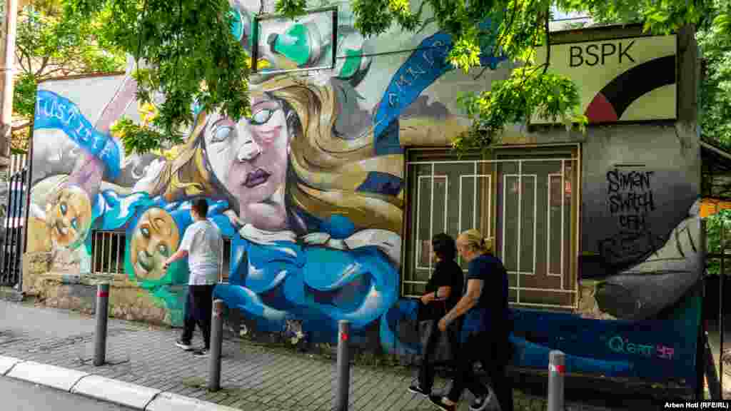 'Iustitia’, mural i realizuar nga artisti holandez Simian Switch. 