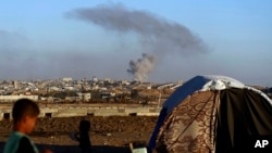 Vedere spre Rafah marți, 7 mai, cu zidul despărțitor dintre Gaza și Egipt.