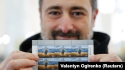 12 квітня «Укрпошта» ввела в обіг поштові марки «Русскій воєнний корабль, іді ...! Героям слава!». Але від 20 квітня їх більше не продають у відділеннях «Укрпошти».
