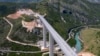 Një pjesë e autostradës së re që lidh qytetin e Tivarit në Mal të Zi me Serbinë.