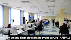 В центрі адміністративних послуг у Луганську