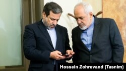 محمدجواد ظریف (راست) در کنار معاونش، عباس عراقچی 