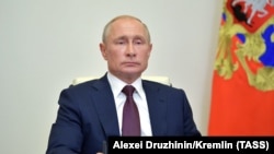 Президент России Владимир Путин во время онлайн-встречи с «рабочей группой», готовившей поправки к Конституции. Москва, 3 июля 2020 года.