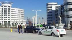 Ýol gözegçiligi gullugy we salgyt gullugy Türkmenbaşyda hususy taksileri ‘awlaýar’