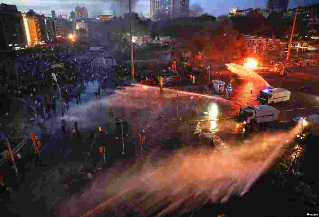 Trg Taksim, Istanbul, 11. juni 2013. Foto: REUTERS / Yannis Behrakis