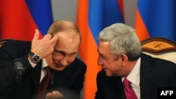 Armenia -- Russian President Vladimir Putin (L) speaks with his Armenian counterpart Serzh Sarkisian during a signing ceremony in Yerevan, December 2, 2013