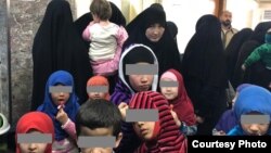 Занону кӯдакони тоҷик дар боздоштгоҳе дар Ироқ