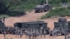 Военнослужащие сухопутных войск США принимают участие в военных учениях вблизи демилитаризованной зоны, разделяющей КНДР и Республику Корея, 22 августа 2016 года