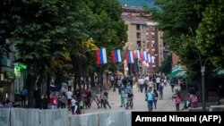 Pamje nga veriu ku janë të vendosur flamuj rusë