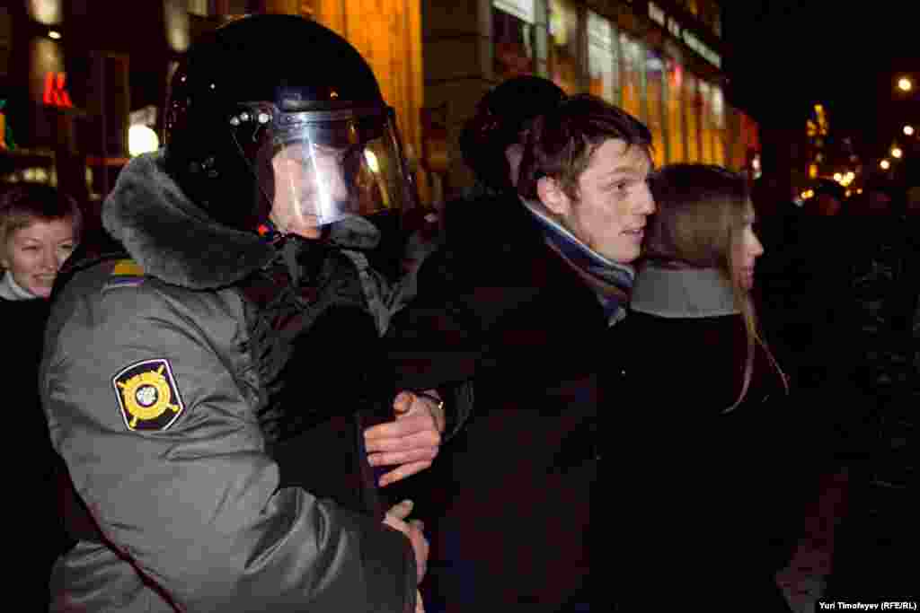 Гадел сайлау тарафдары тоткарлана