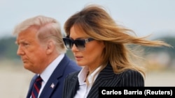 Президент Дональд Трамп та перша леді Меланія Трамп на летовищі в місті Клівленд, штат Огайо, 29 вересня 2020 року