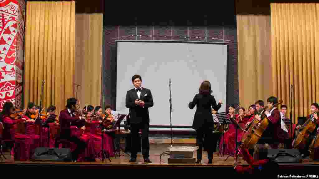Произведения были исполнены в зале "Казахконцерта". 