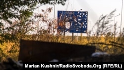Інформаційно-вказівний знак біля Донецька з боку Авдіївки, 26 вересня 2017 року. До Донецька – лічені кілометри