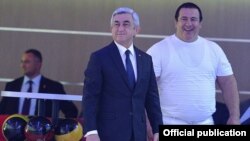 Серж Саргсян и Гагик Царукян принимают участие в открытии развлекательного центра, Ереван, 1 июня 2015 г. 