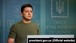 За словами президента, російські війська отримують «жорстку відповідь» в Умані, Одесі, Херсоні, Миколаєві, на Донбасі, в Харкові, Сумах, Чернігові, Києві