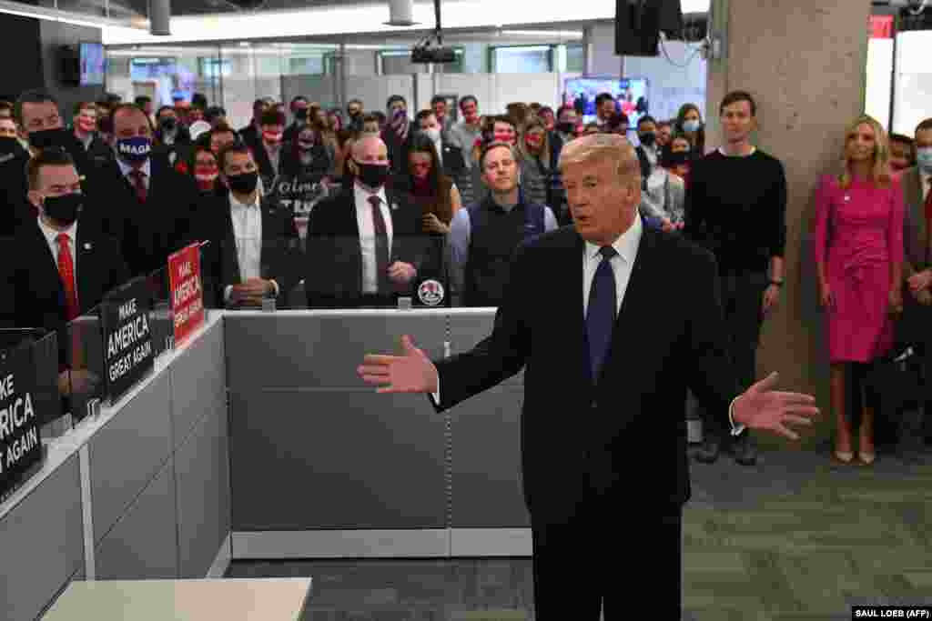 Претседателот на САД, Доналд Трамп го посети својот предизборен штаб во Арлингтон, Вирџинија, 3 ноември 2020 година.