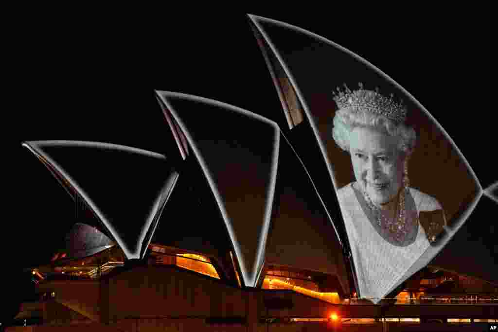 În noaptea de după moartea Reginei, portretul său a fost proiectat pe Opera din Sydney. Australia este țară membră fondatoare a Commonwealth, formată din 54 de țări, aproape toate foste teritorii ale Imperiului Britanic. 