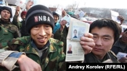 Imigranţi din Asia centrală care muncesc pe şantierele din Soci, reţinuţi de poliţia rusă