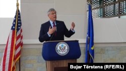 Ambasadori i SHBA-së në Kosovë, Philip Kosnett. 