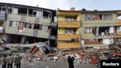 Последствия землетрясения в городе Эржиш, 26 октября 2011 г.