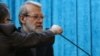 علی لاریجانی: نفت نفروشیم، شرایط تغییر می‌کند