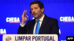 Andre Ventura, liderul Chega, promițând din nou „curățenie” în Portugalia în seara zilei alegerilor. 