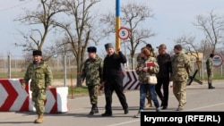 Ленур Ислямов и представители формирования «Аскер» 
