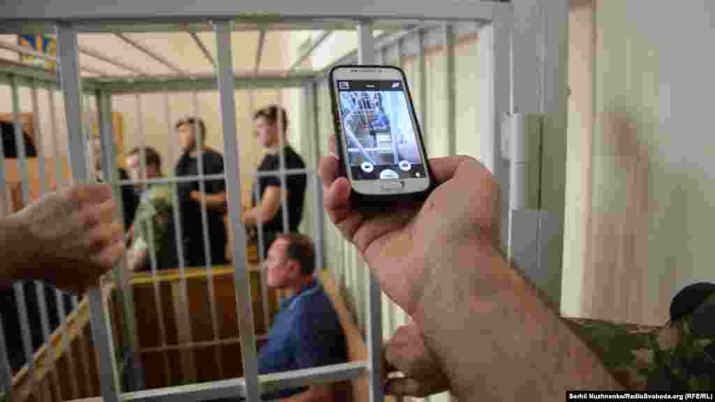 Печерський районного суду Києва обрав запобіжний західу вигляді тримання під вартою для колишнього депутата Верховної Ради, екс-лідера парламентської фракції Партії регіонів Олександра Єфремова. Підозрюваного арештували на два місяці. Київ, 1 серпня 2016 року БІЛЬШЕ ПРО ЦЕ