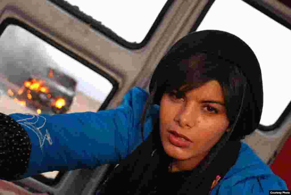 تیما امیری (جمیله) - Kurdish actress Tima Amiri (Jamileh), during production of Mondoo.