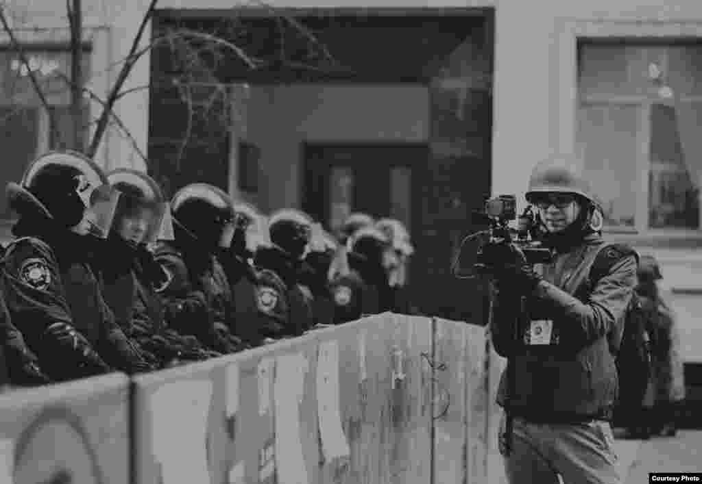 Novinar Belsat TV, Syarhey Marchyk, snima proteste, Kijev 27. januar 2014.