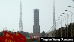 Ракета Long March 5 із космічним кораблем Chang'e-5 стартувала з космічного центру «Веньчан» у південній острівній провінції Хайнань 24 листопада о 4:30 за місцевим часом