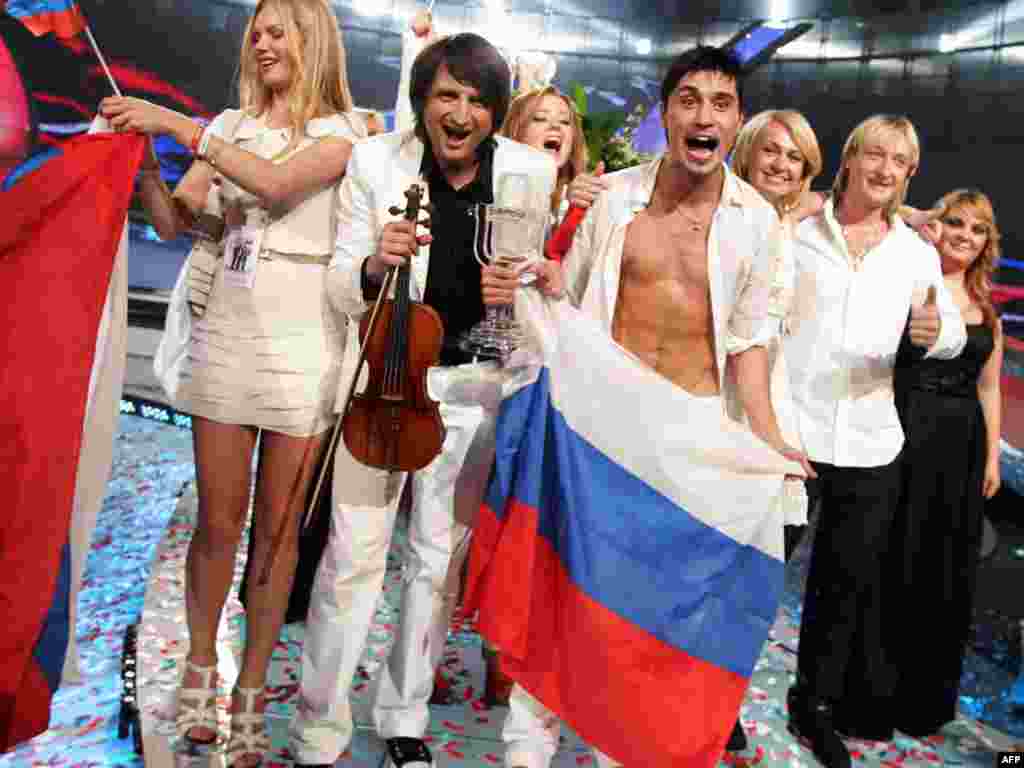 Популарниот руски пејач и актер Дима Билан во 2006 беше разочаран бидејќи победи финската група Лорди. Но две години потоа тој сепак победи.