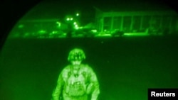 Generalul american Chris Donahue încheie retragerea trupelor SUA de pe aeroportul din Kabul, Afganistan, 30 august 2021.