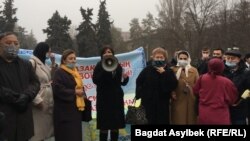 Адвокат Айман Омарова адвокаттар және заң қызметі туралы заңнамаға өзгеріс енгізуге қарсылық білдіру акциясының өтпейтінін айтып тұр. Алматы, 13 наурыз, 2021 жыл.
