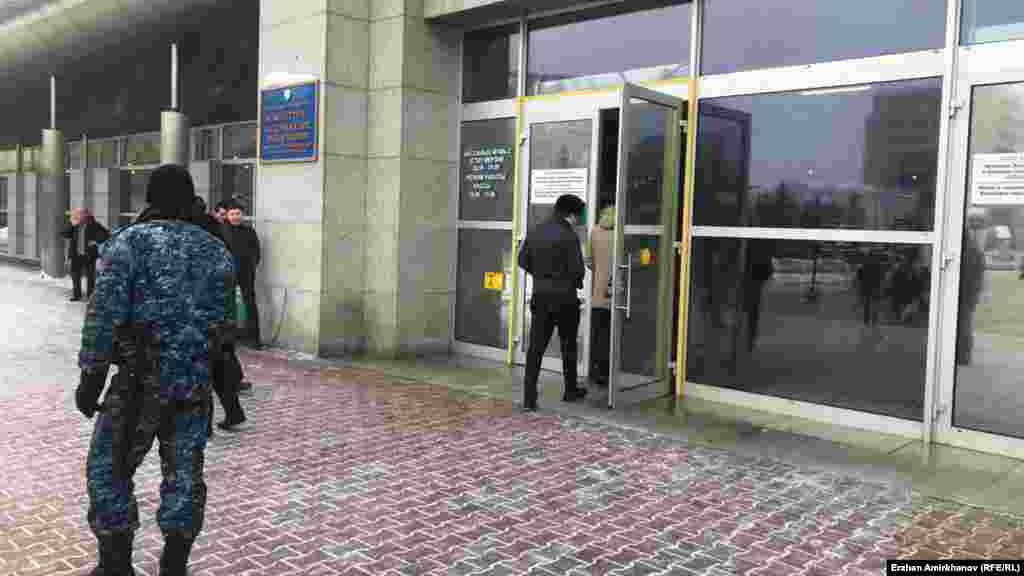 Ал Астанада қала әкімі Бақыт Сұлтановпен кездесу "Астана" концерт залы ғимаратында өтті