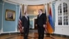 Госсекретарь США Майк Помпео (справа) и министр иностранных дел Армении Зограб Мнацаканян, Вашингтон, 23 октября 2020 г. 