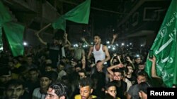 فلسطینیان په ځايي وخت د سهار په دوو بجو د اوربند تر پیل وروسته د غزې سړکونو ته راووتل. د حماس ډلې یوه لوړپوړي چارواکي غزې ښار کې زرګونه کسانو ته وینا کې د بریا ادعا وکړه.