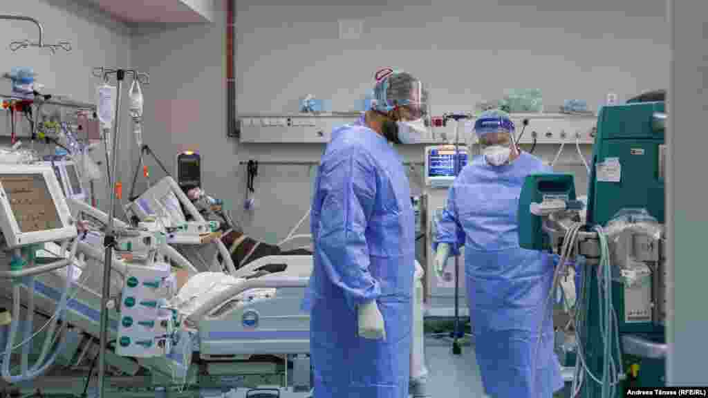 În valul IV, medicii spun că pacienții care se internează cu Covid au nevoie, la scurt timp, de terapie intensivă pentru că starea lor de sănătate se deteriorează foarte repede. 