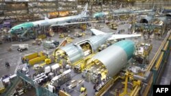 Сборка лайнеров модели Boeing 777 на заводе корпорации в Эверетте, штат Вашингтон